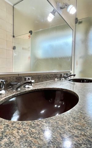 Casa para alugar com 750m², 5 quartos e 8 vagasBanheiro da Suíte 1