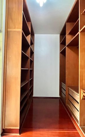 Casa para alugar com 750m², 5 quartos e 8 vagasCloset da Suíte 1