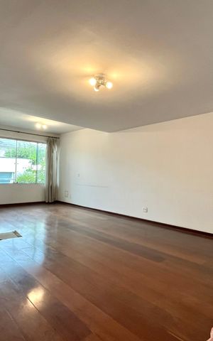 Casa para alugar com 750m², 5 quartos e 8 vagasSala