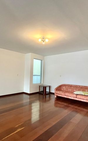 Casa para alugar com 750m², 5 quartos e 8 vagasSala