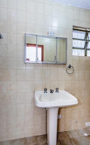 Casa à venda com 200m², 3 quartos e 2 vagas Casa à venda com 200m², 3 quartos e 2 vagasBanheiro da Suíte