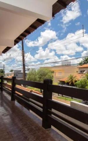 Casa de condomínio para alugar com 450m², 5 quartos e 3 vagas Casa de condomínio para alugar com 450m², 5 quartos e 3 vagasVaranda
