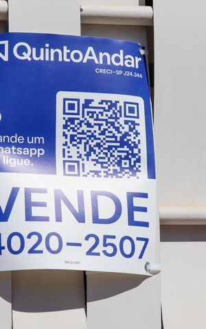 Casa à venda com 347m², 3 quartos e 6 vagas Casa à venda com 347m², 3 quartos e 6 vagasFachada