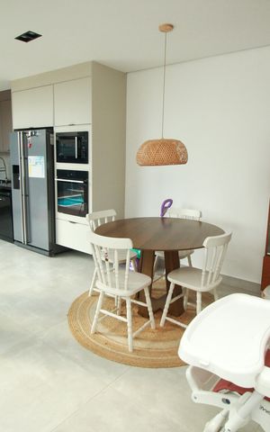 Casa à venda com 126m², 3 quartos e 3 vagas Casa à venda com 126m², 3 quartos e 3 vagasSala de Jantar