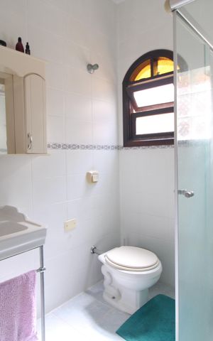 Casa à venda com 212m², 3 quartos e 5 vagasBanheiro da suíte 1