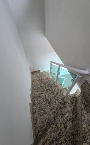 Apartamento à venda com 69m², 2 quartos e 1 vaga Apartamento à venda com 69m², 2 quartos e 1 vagaEscada