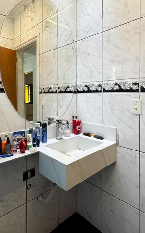 Casa à venda com 254m², 3 quartos e 4 vagas Casa à venda com 254m², 3 quartos e 4 vagasBanheiro Social