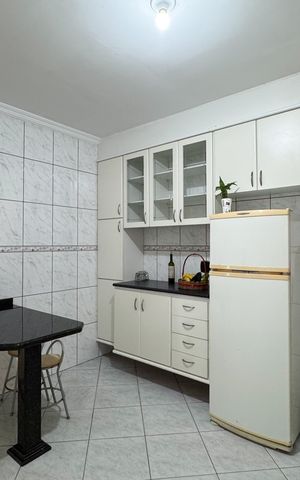 Casa à venda com 254m², 3 quartos e 4 vagas Casa à venda com 254m², 3 quartos e 4 vagasCozinha