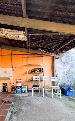 Casa à venda com 254m², 3 quartos e 4 vagas Casa à venda com 254m², 3 quartos e 4 vagasÁrea de Serviço - Edícula