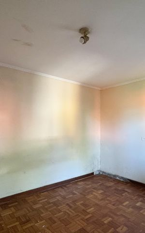Casa à venda com 254m², 3 quartos e 4 vagas Casa à venda com 254m², 3 quartos e 4 vagasQuarto - Edícula