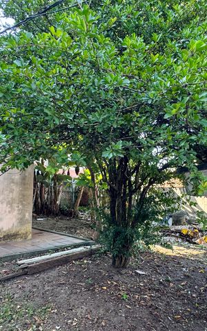 Casa à venda com 254m², 3 quartos e 4 vagas Casa à venda com 254m², 3 quartos e 4 vagasQuintal