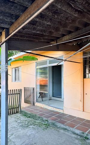 Casa à venda com 254m², 3 quartos e 4 vagas Casa à venda com 254m², 3 quartos e 4 vagasÁrea de Serviço - Edícula