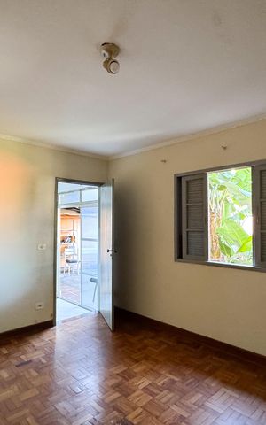 Casa à venda com 254m², 3 quartos e 4 vagas Casa à venda com 254m², 3 quartos e 4 vagasQuarto - Edícula