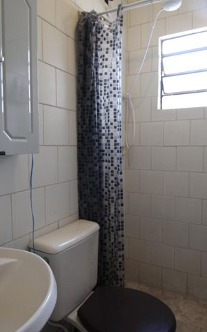 Casa à venda com 90m², 2 quartos e 8 vagasBanheiro da Suíte 2