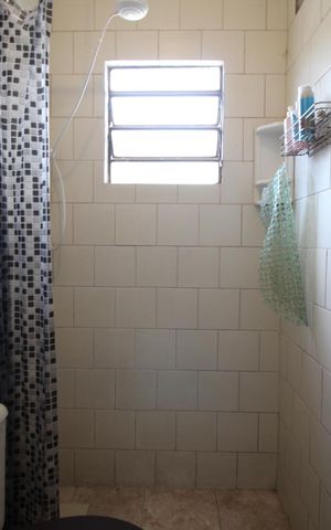 Casa à venda com 90m², 2 quartos e 8 vagasBanheiro da Suíte 2