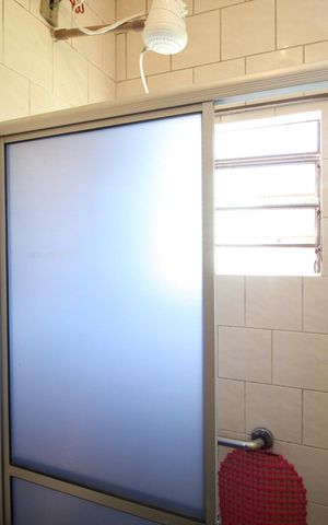 Casa à venda com 90m², 2 quartos e 8 vagasBanheiro da Suíte 1