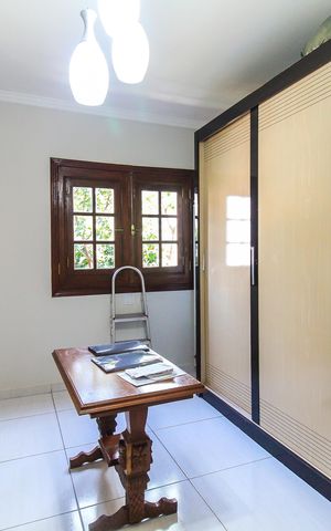 Casa à venda com 570m², 5 quartos e 15 vagas Casa à venda com 570m², 5 quartos e 15 vagasCloset da Suíte 1