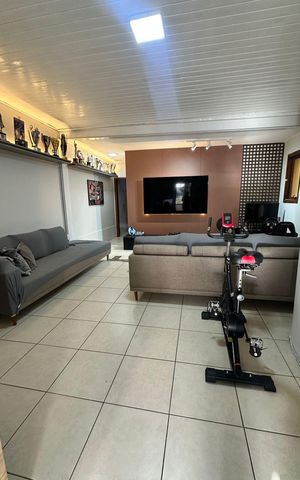 Apartamento à venda com 100m², 2 quartos e 1 vaga Apartamento à venda com 100m², 2 quartos e 1 vagaSala