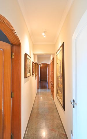 Apartamento à venda com 220m², 4 quartos e 3 vagasCorredor