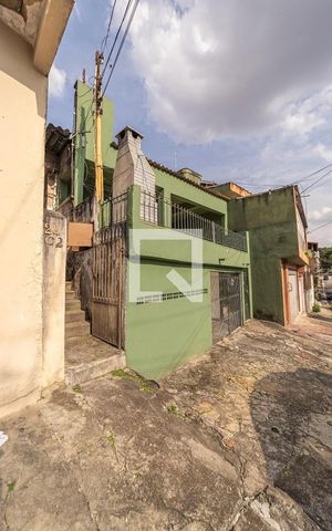 Casa à venda com 120m², 3 quartos e 1 vaga Casa à venda com 120m², 3 quartos e 1 vagaFachada