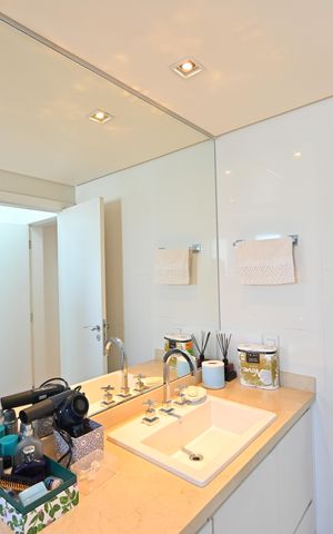 Apartamento à venda com 205m², 3 quartos e 4 vagasBanheiro da Suíte 2