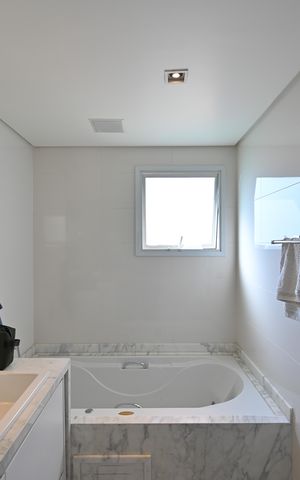 Apartamento à venda com 205m², 3 quartos e 4 vagasBanheiro da Suíte 1
