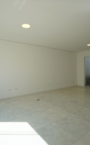 Casa de condomínio à venda com 115m², 3 quartos e 2 vagasSala