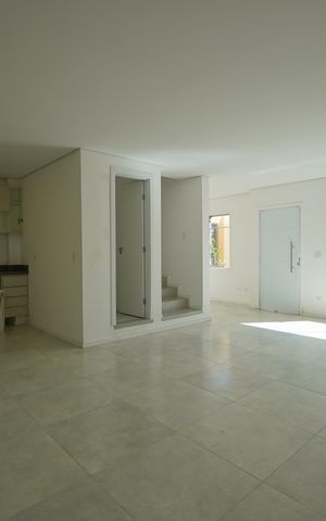 Casa de condomínio à venda com 115m², 3 quartos e 2 vagasSala