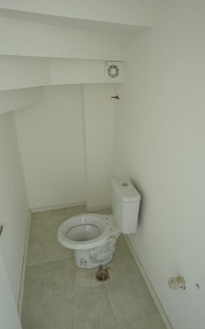 Casa de condomínio à venda com 120m², 3 quartos e 2 vagasLavabo