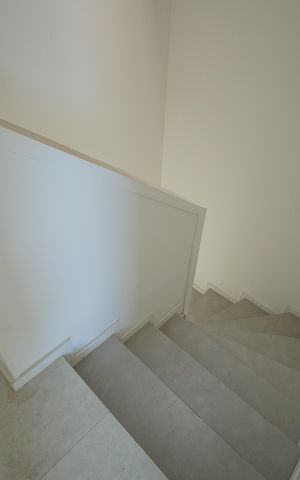 Casa à venda com 120m², 3 quartos e 2 vagasEscadas