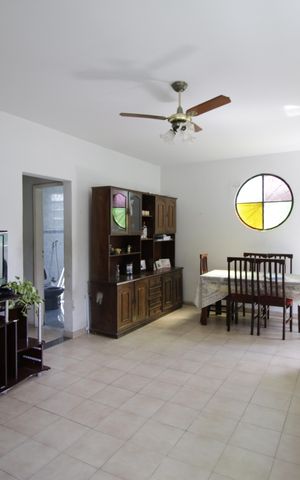 Casa à venda com 142m², 4 quartos e 1 vagaSala