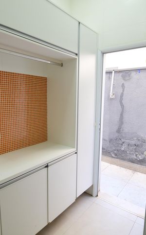 Casa de condomínio para alugar com 310m², 3 quartos e 4 vagasÁrea de Serviço