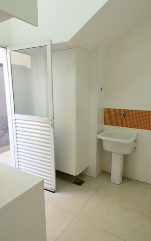 Casa de condomínio para alugar com 310m², 3 quartos e 4 vagasÁrea de Serviço