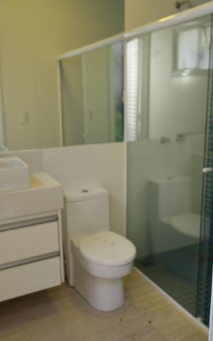 Casa de condomínio para alugar com 310m², 3 quartos e 4 vagasBanheiro de serviço