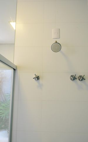 Casa de condomínio para alugar com 310m², 3 quartos e 4 vagasBanheiro de serviço