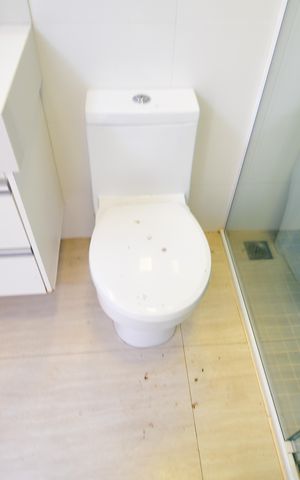 Casa de condomínio para alugar com 310m², 3 quartos e 4 vagasBanheiro de serviço
