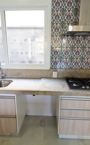 Casa de condomínio para alugar com 310m², 3 quartos e 4 vagasCozinha