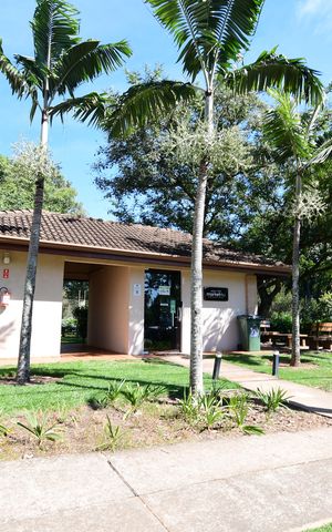 Casa de condomínio para alugar com 310m², 3 quartos e 4 vagasMercearia