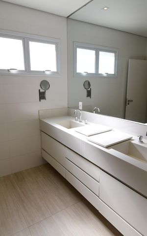 Casa de condomínio para alugar com 310m², 3 quartos e 4 vagasBanheiro Suíte