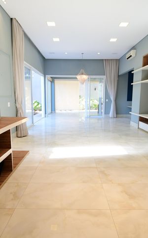 Casa de condomínio para alugar com 310m², 3 quartos e 4 vagasSala