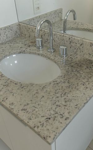Apartamento à venda com 65m², 2 quartos e 2 vagas Apartamento à venda com 65m², 2 quartos e 2 vagasBanheiro da Suíte