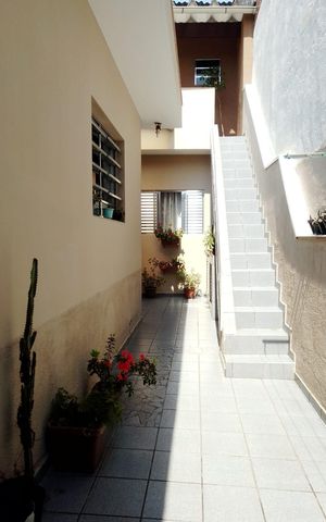 Casa à venda com 132m², 3 quartos e 2 vagas Casa à venda com 132m², 3 quartos e 2 vagasÁrea externa