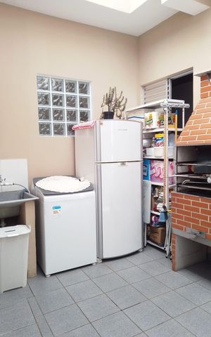 Casa à venda com 132m², 3 quartos e 2 vagas Casa à venda com 132m², 3 quartos e 2 vagasÁrea externa
