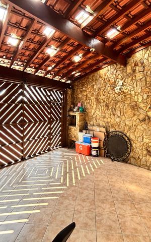 Casa à venda com 150m², 3 quartos e 2 vagas Casa à venda com 150m², 3 quartos e 2 vagasGaragem