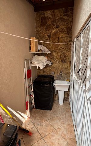 Casa à venda com 150m², 3 quartos e 2 vagas Casa à venda com 150m², 3 quartos e 2 vagasÁrea de Serviço