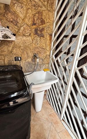 Casa à venda com 150m², 3 quartos e 2 vagas Casa à venda com 150m², 3 quartos e 2 vagasÁrea de Serviço