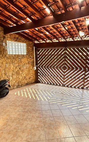 Casa à venda com 150m², 3 quartos e 2 vagas Casa à venda com 150m², 3 quartos e 2 vagasGaragem