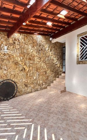 Casa à venda com 150m², 3 quartos e 2 vagas Casa à venda com 150m², 3 quartos e 2 vagasGaragem