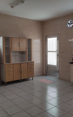 Casa à venda com 135m², 2 quartos e 2 vagas Casa à venda com 135m², 2 quartos e 2 vagasCozinha