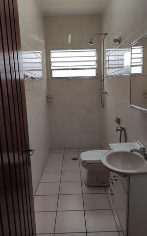 Casa à venda com 135m², 2 quartos e 2 vagas Casa à venda com 135m², 2 quartos e 2 vagasBanheiro